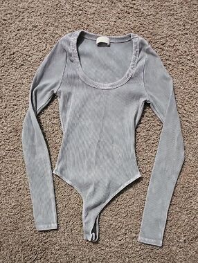Luxe Ribbed Scoop Neck Bodysuit - Light Gray